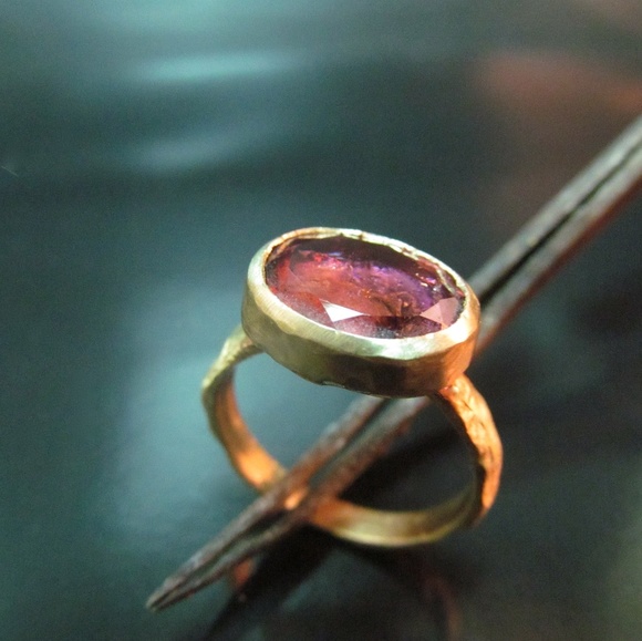 14k solid yellow Gold ring. - Picture 6 of 8